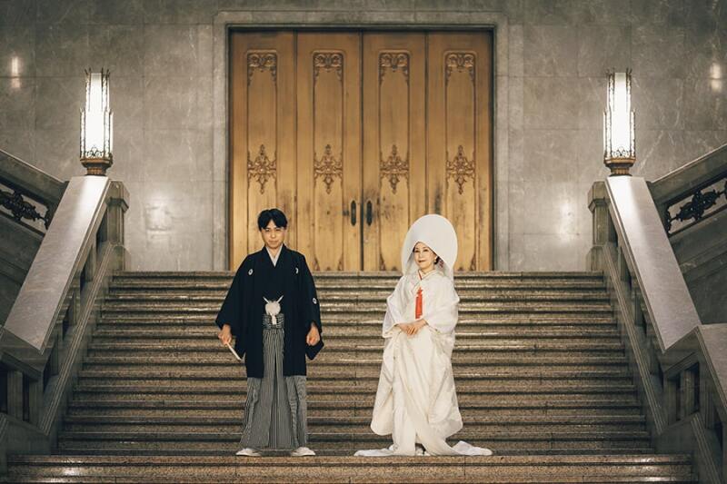 まずはフォーマルな立ち姿で