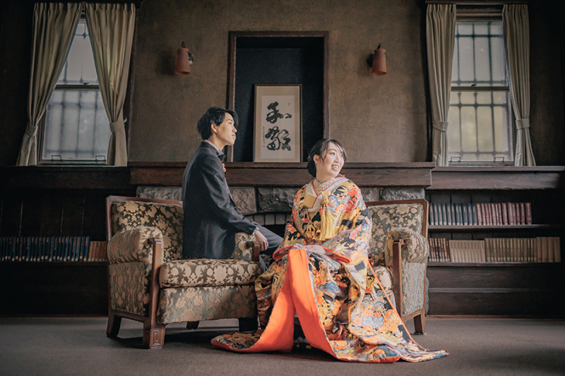 会場の椅子を利用して