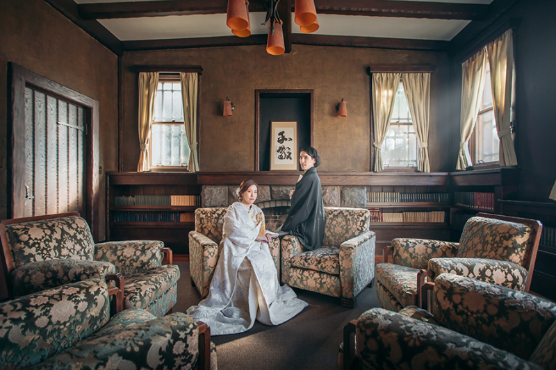 会場の椅子を利用して