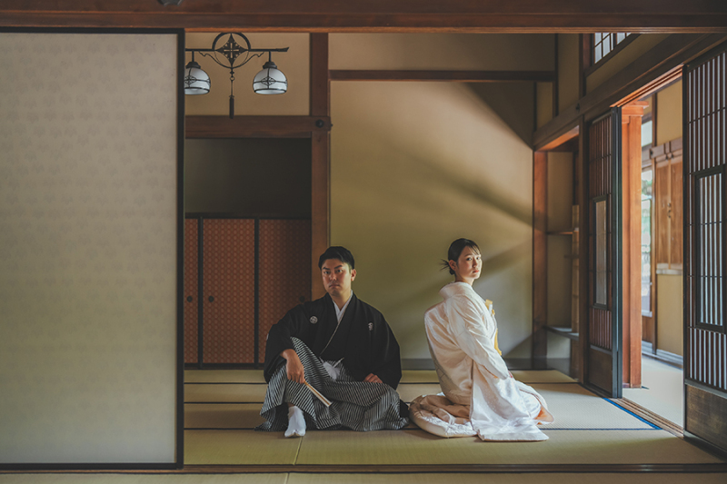 窓際で自然光を活かして