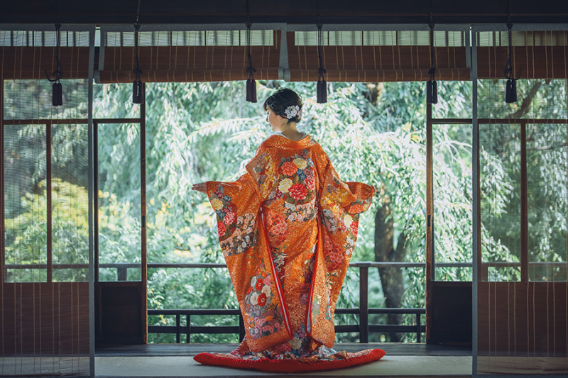和装の後ろ姿ショット
