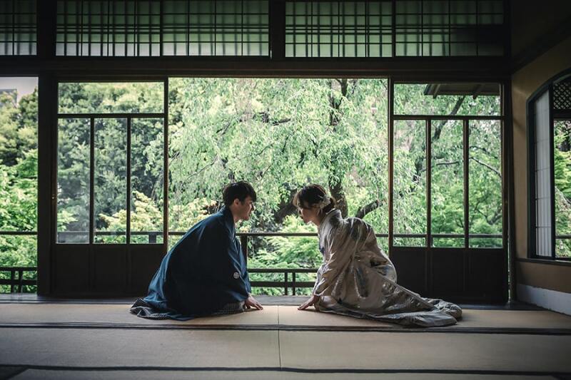 正座の向かい合いショット