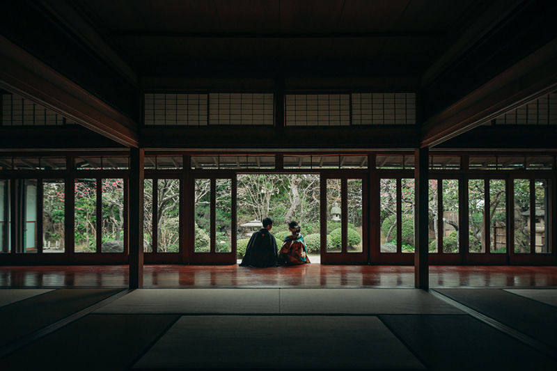 和装の後ろ姿ショット