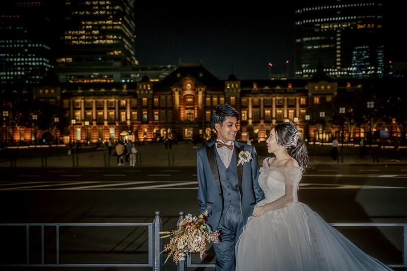 東京駅舎前で撮影