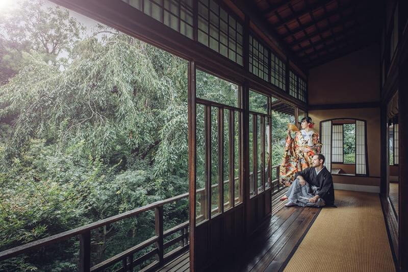 2階の窓際で自然を活かして