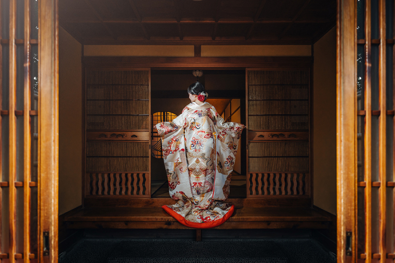 和装の後ろ姿ショット