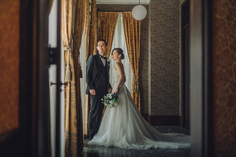 窓際で自然光を活かして