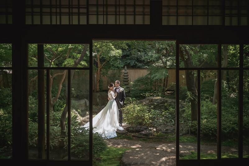 旧安田楠雄邸はドレスでも