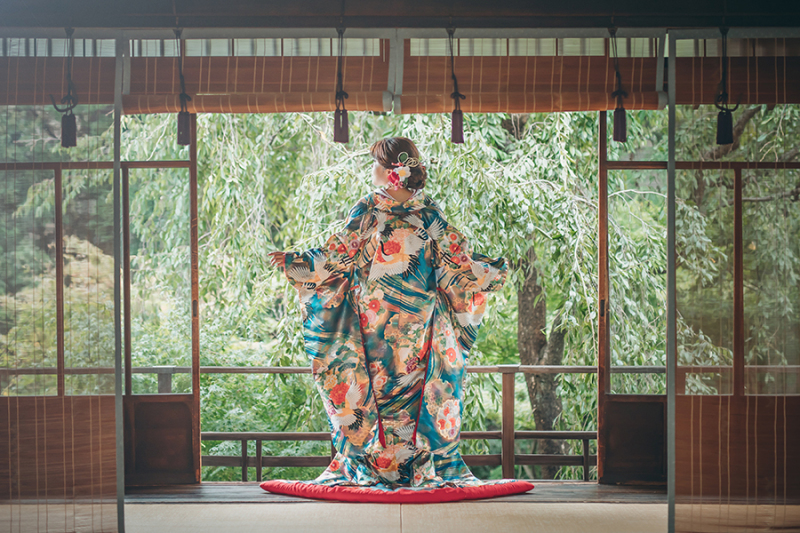 和装の後ろ姿ショット