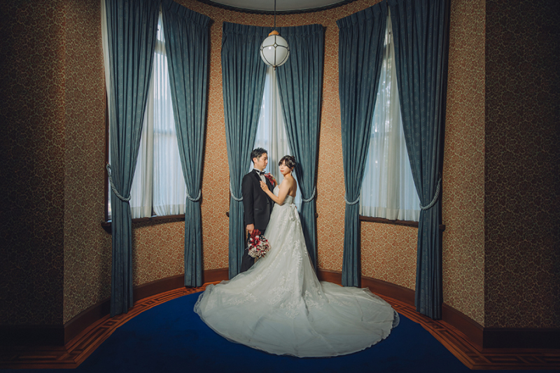 窓際で自然光を活かして