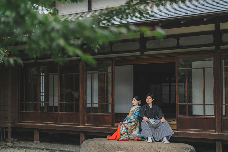 窓際で自然光を活かして