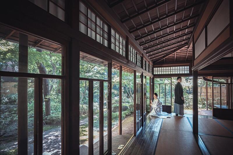 背中合わせでゆったり