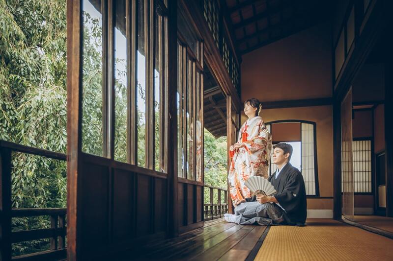 2階の窓際で自然を活かして