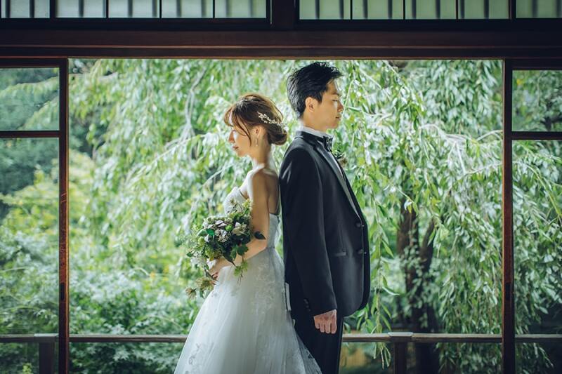 2階の窓際で自然を活かして