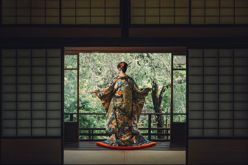 和装の後ろ姿ショット
