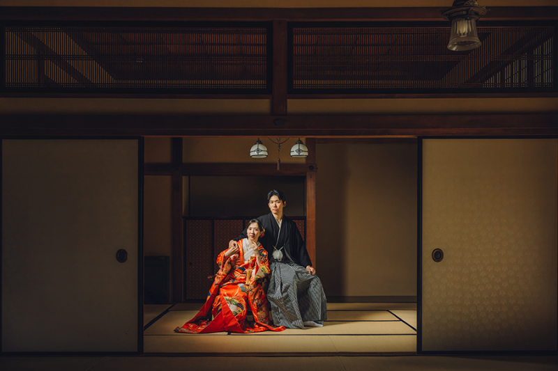 会場の椅子を利用して