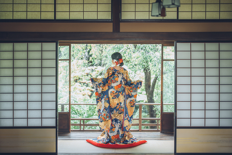 和装の後ろ姿ショット
