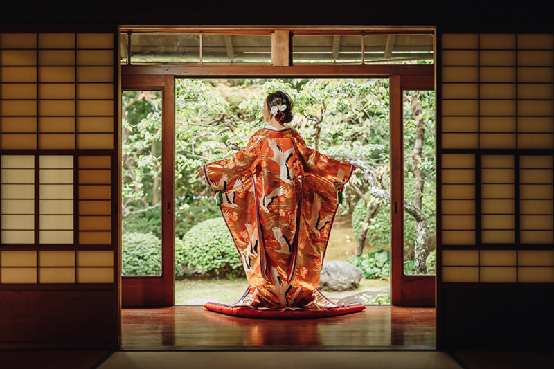 和装の後ろ姿ショット