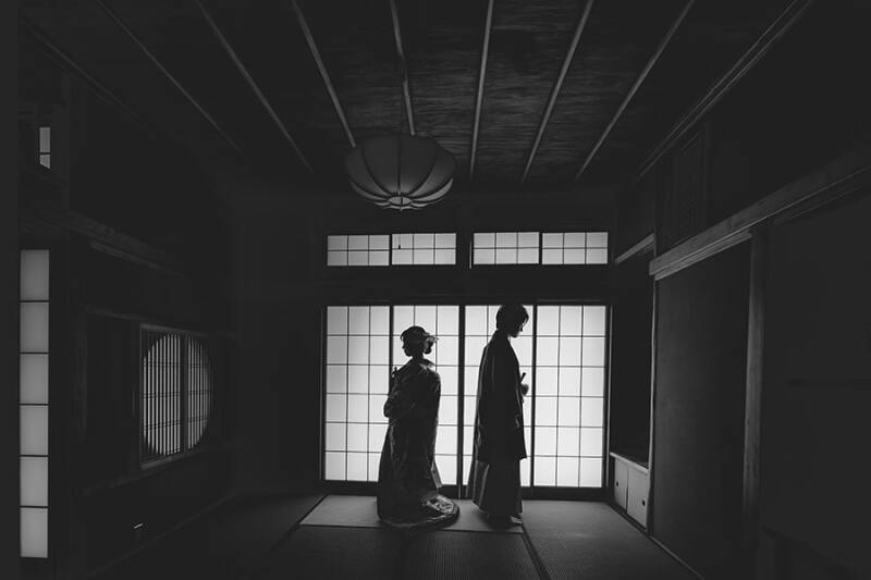 モノクロで静かな雰囲気を