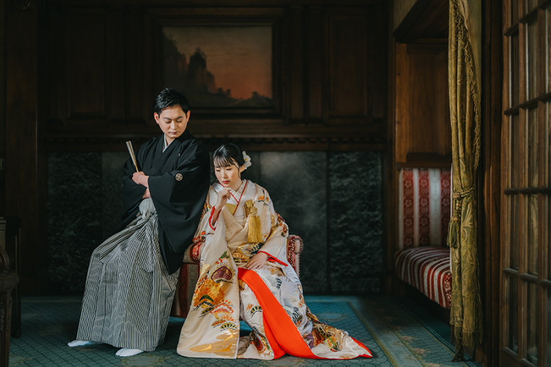 会場の椅子を利用して