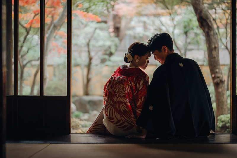 窓際で自然光を活かして