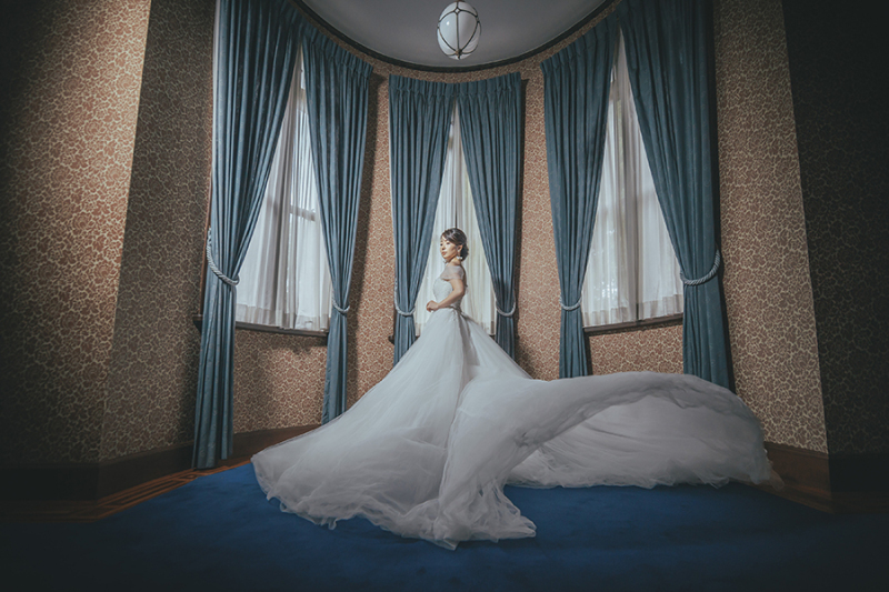 ドレスのトレーンを活かして!