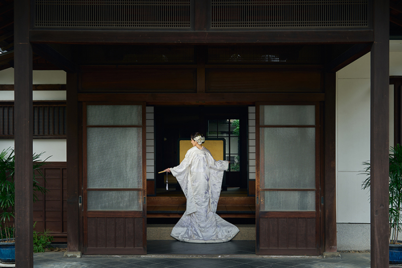 和装の後ろ姿ショット