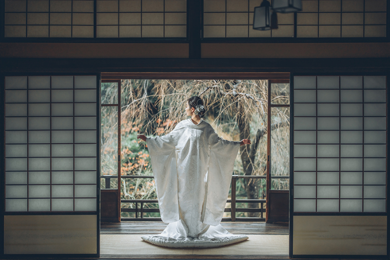 和装の後ろ姿ショット