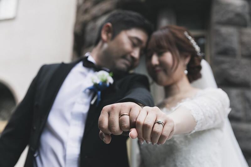 指輪のショットもオシャレに