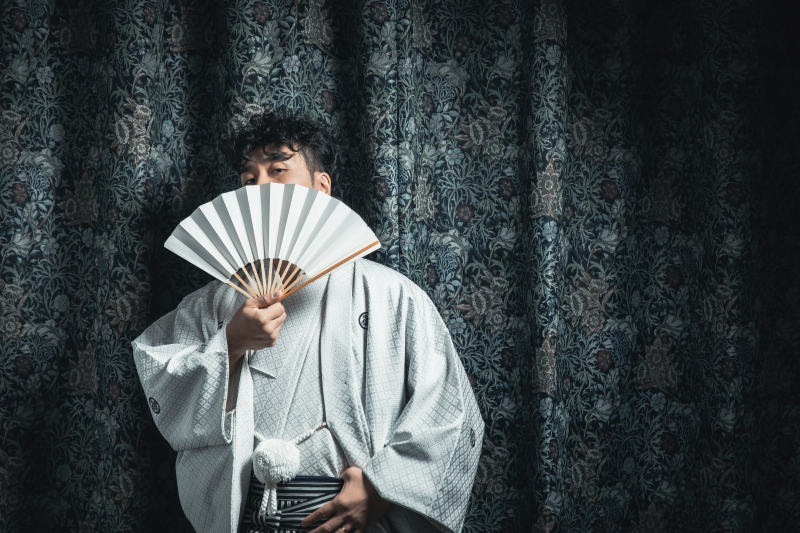 扇子でいつもと違った表情を