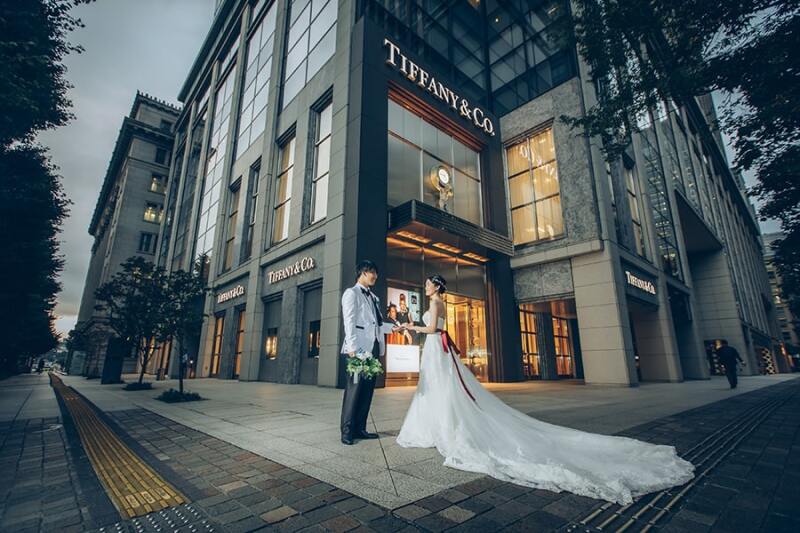 華やかなドレスを活かして