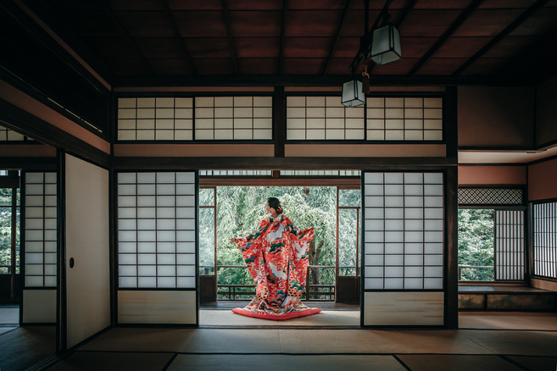 和装の後ろ姿ショット