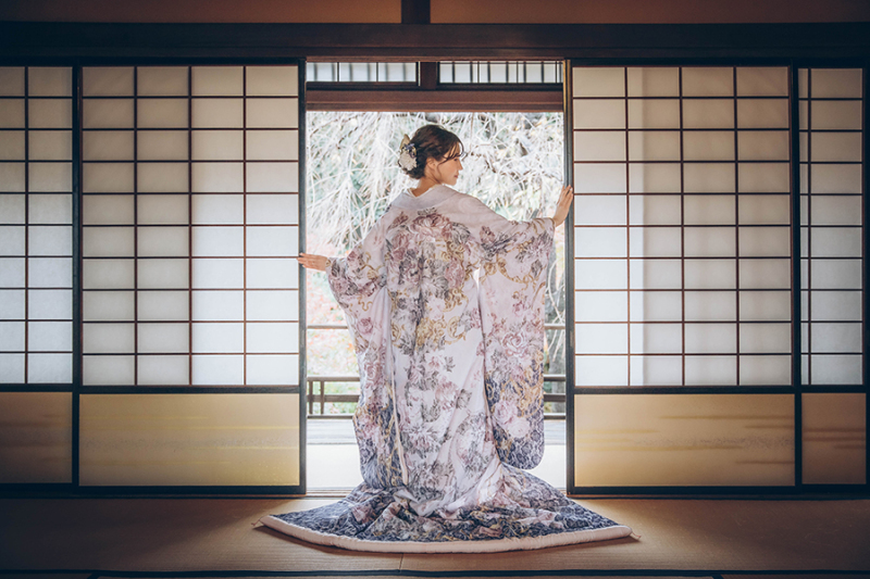 和装の後ろ姿ショット