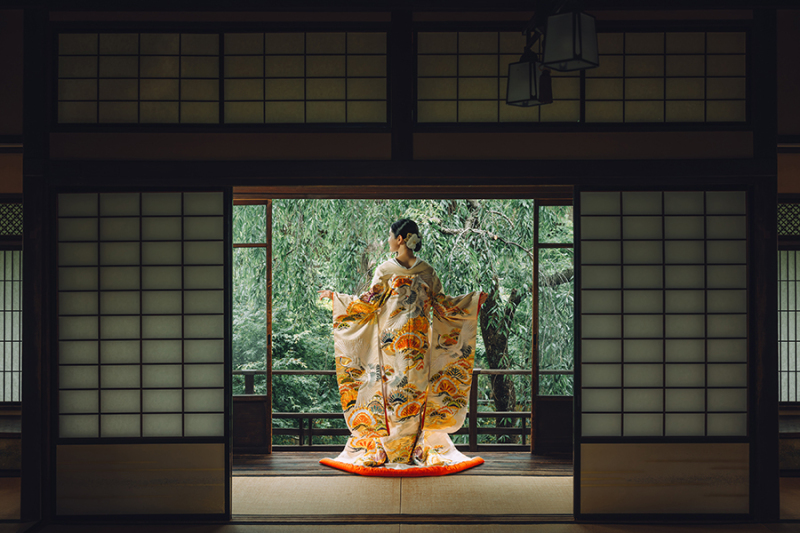 和装の後ろ姿ショット