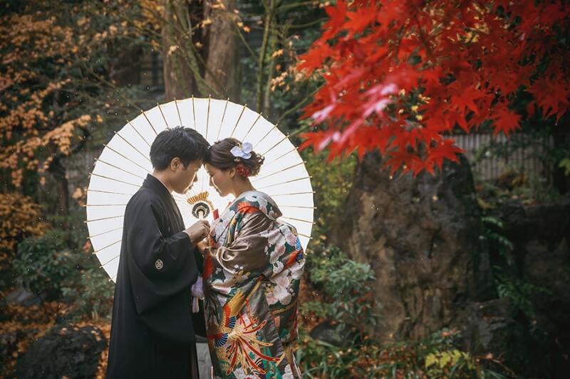 番傘の後ろからライトアップ♪