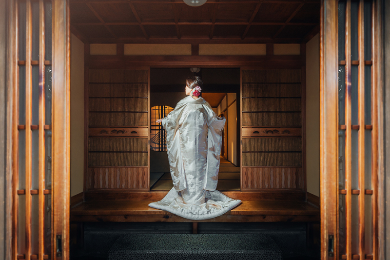 和装の後ろ姿ショット