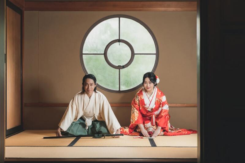 10:40 和装のラストは正座のお写真