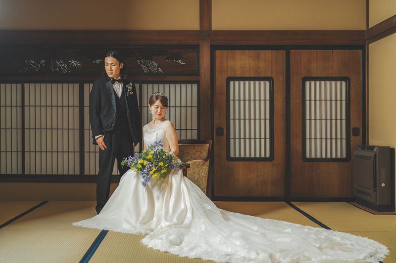 会場の椅子を利用して
