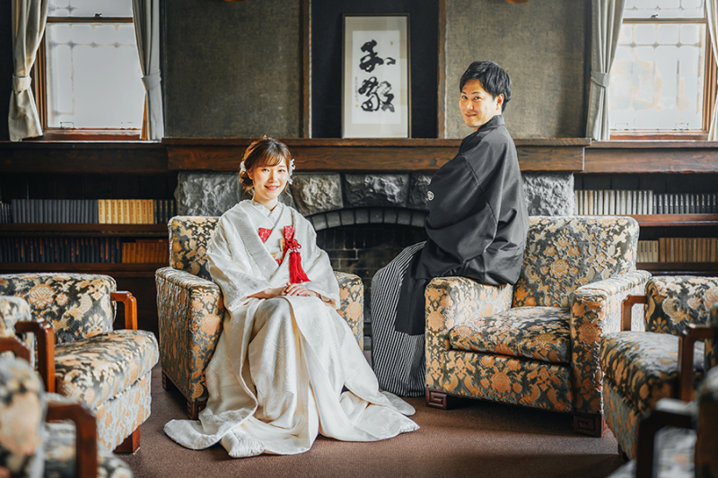 会場の椅子を利用して