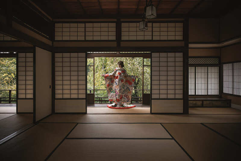 和装の後ろ姿ショット