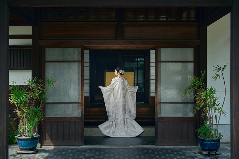 後ろ姿も美しく