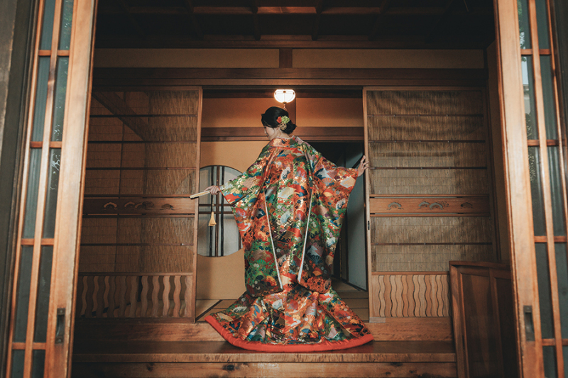 和装の後ろ姿ショット