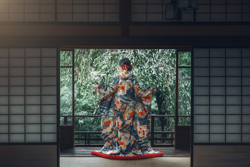 和装の後ろ姿ショット