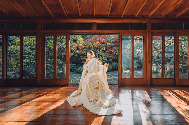 窓際で自然光を活かして