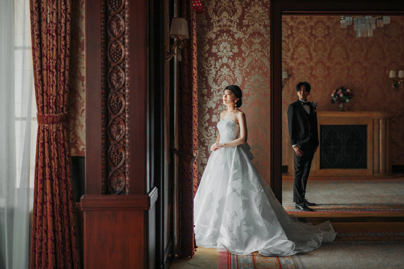 窓際で自然光を活かして