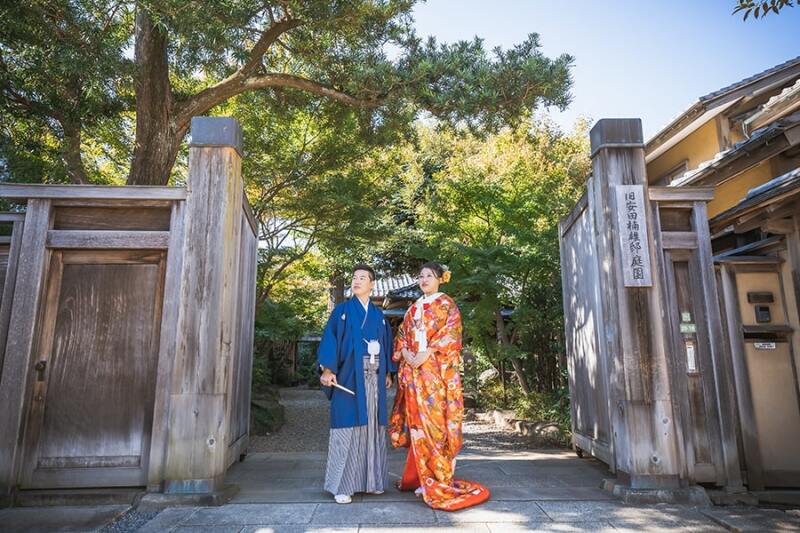 まずは門の前から