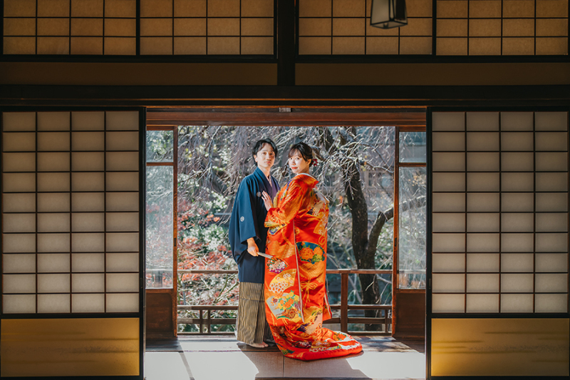 窓際で自然光を活かして