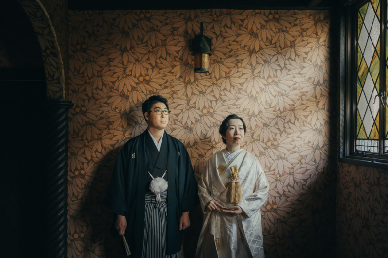 窓際で自然光を活かして