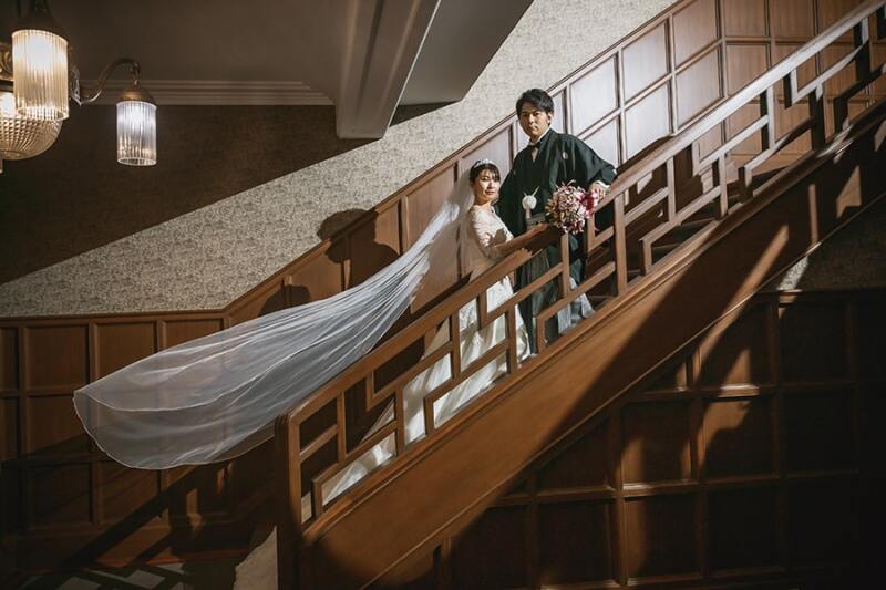 階段でふんわりベールが美しいお写真を!