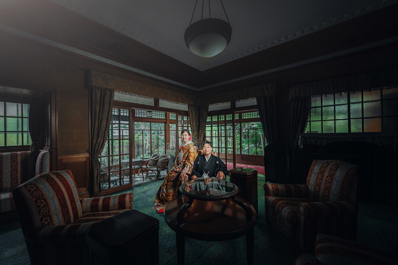 会場の椅子を利用して